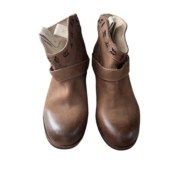 UGG Austin Women's 3179 Brown Leather Cowboy Ankle Boots Size 5 - Picture 3 of 10